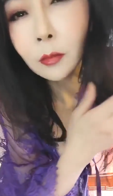 快手极品骚艳熟女-美丝丝-定制自慰福利(5V,133M)